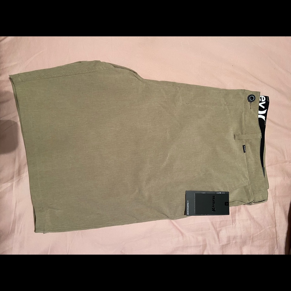 NWT MENS 42 HURLEY SHORTS